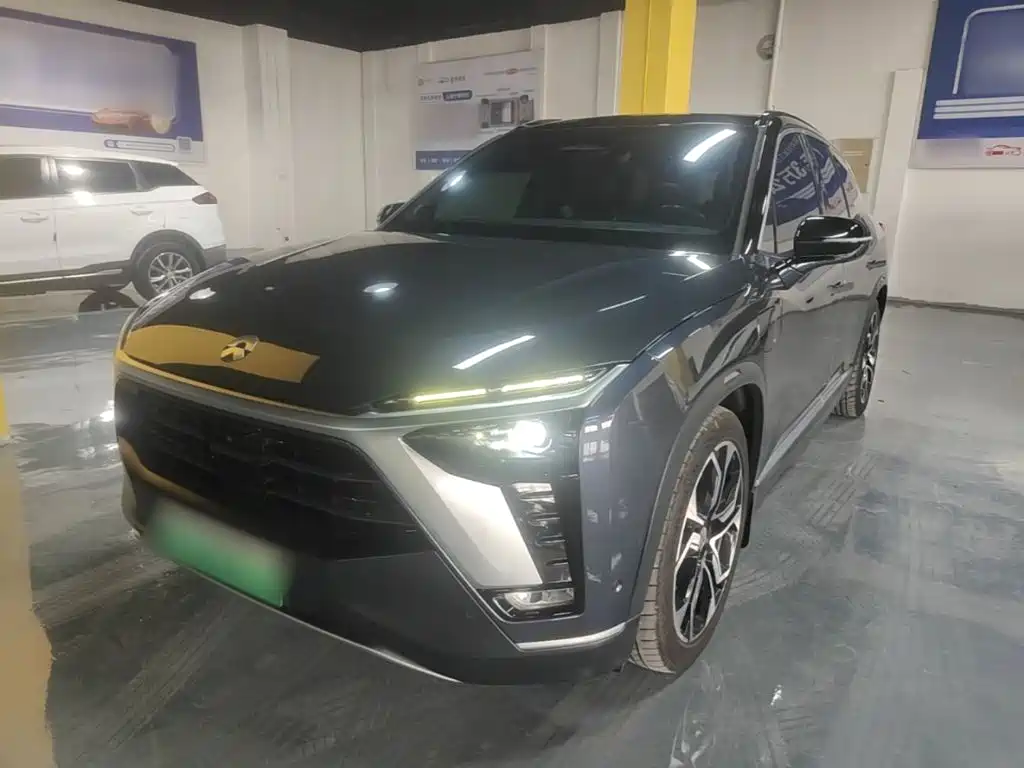 NIO ES8