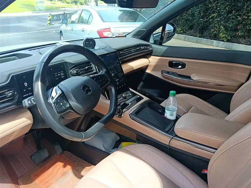 NIO ES8 2022 100kWh мест