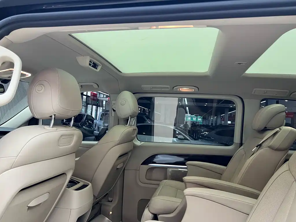 Mercedes-Benz V-Class — миниатюра 15