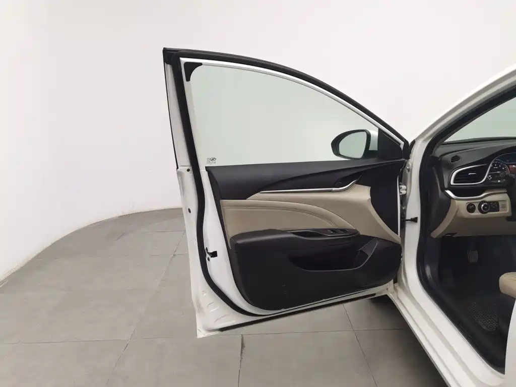 Buick Excelle — миниатюра 8
