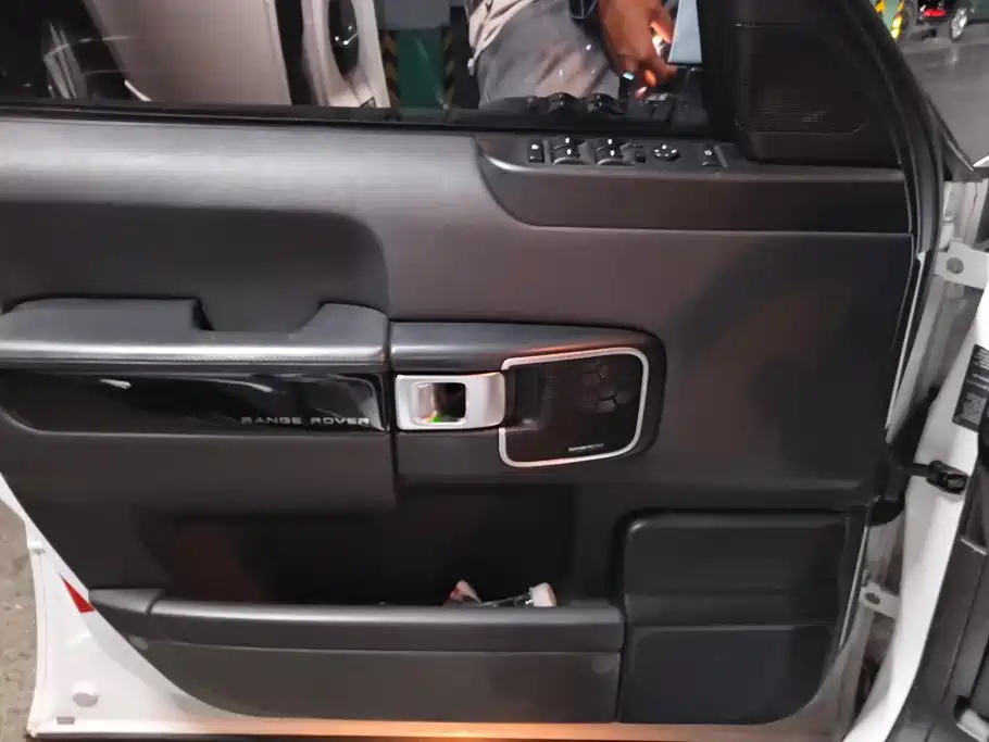 Land Rover Range Rover — миниатюра 7