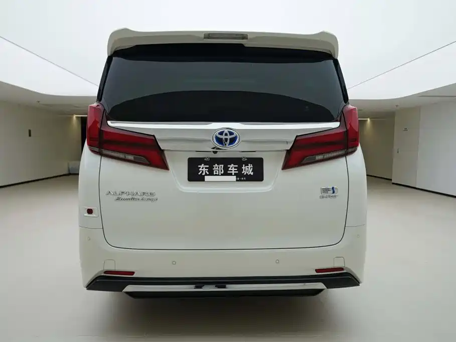 Toyota Alphard — миниатюра 4
