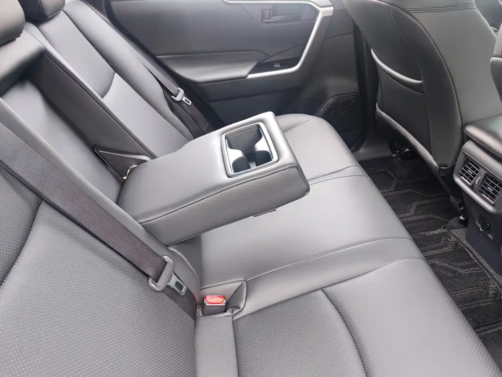 Toyota RAV4 — миниатюра 17