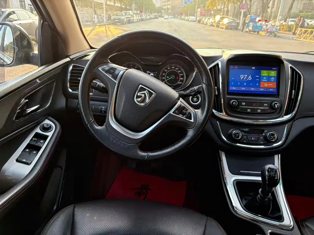 BAOJUN 560