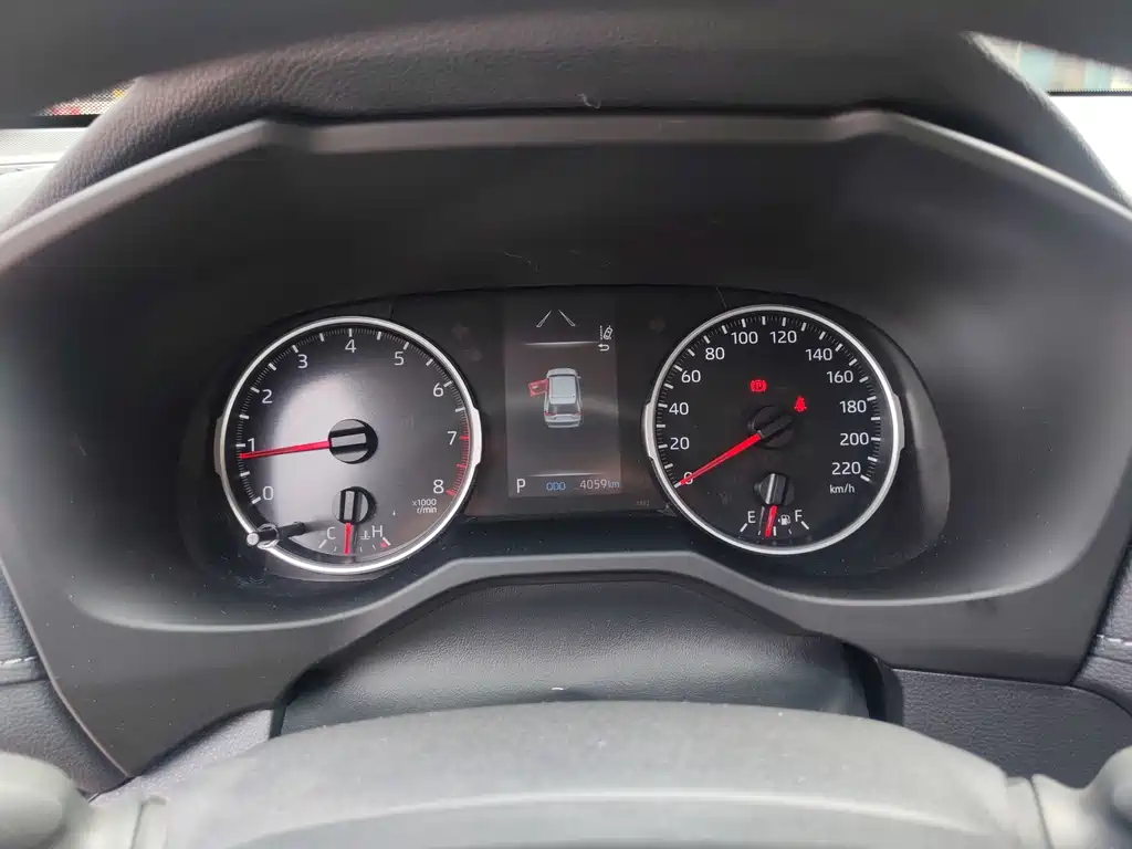 Toyota RAV4 — миниатюра 10