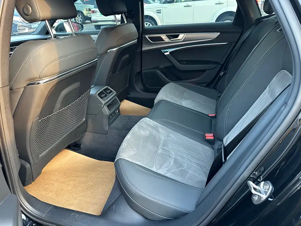 Audi A6L 2024 40 TFSI Luxury