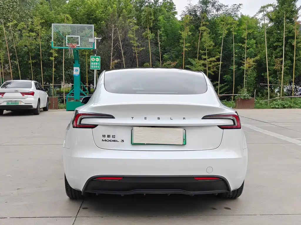Tesla Model 3 — миниатюра 8