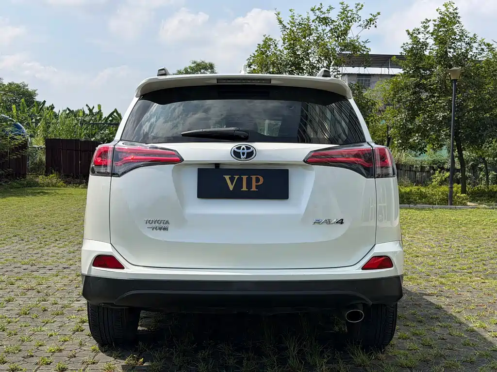 Toyota RAV4 — миниатюра 5