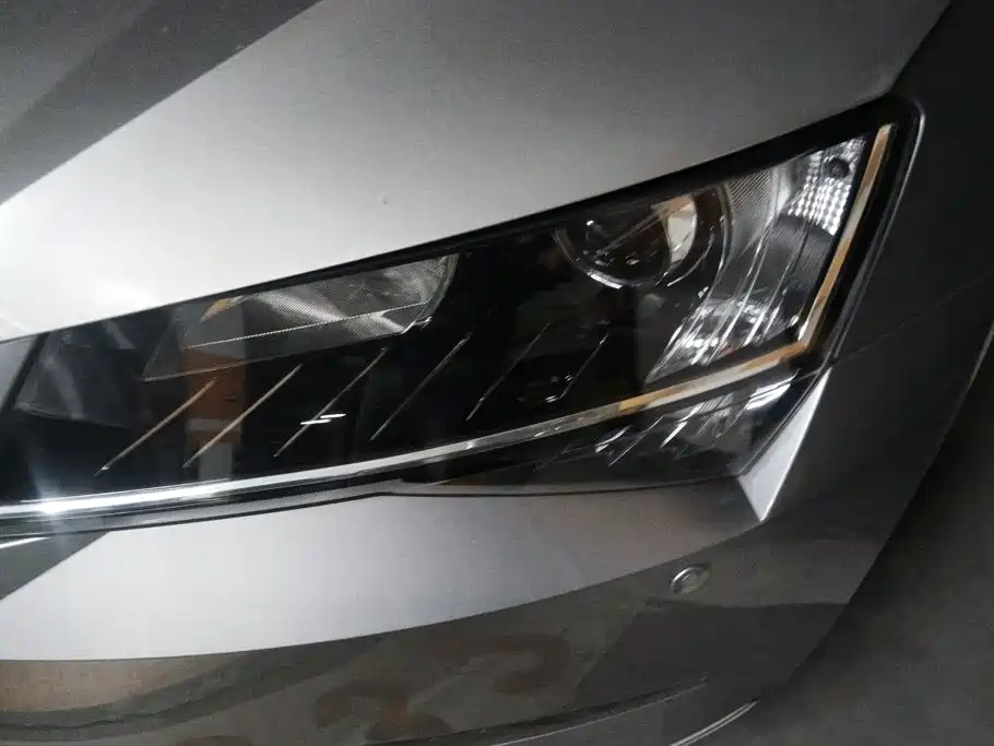 Skoda Superb — миниатюра 5