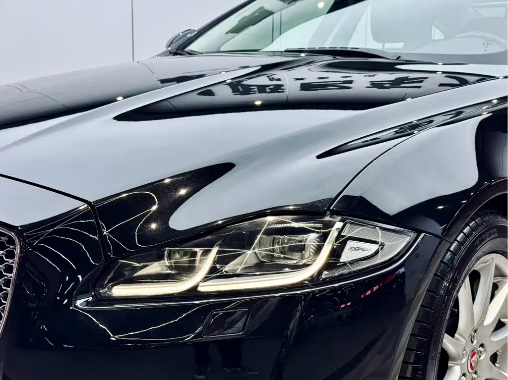 Jaguar XJ — миниатюра 25