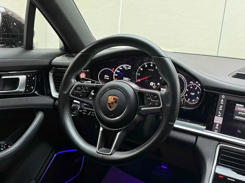 PORSCHE PANAMERA
