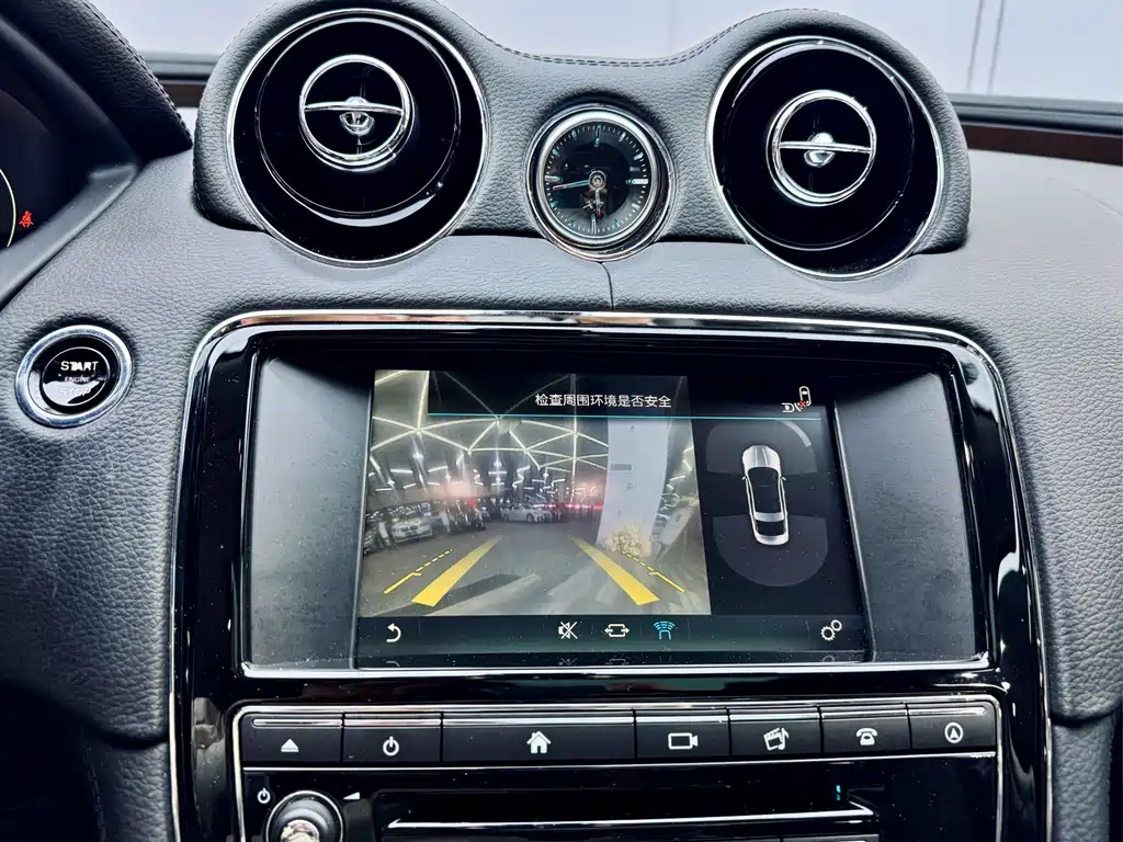 Jaguar XJ — миниатюра 13