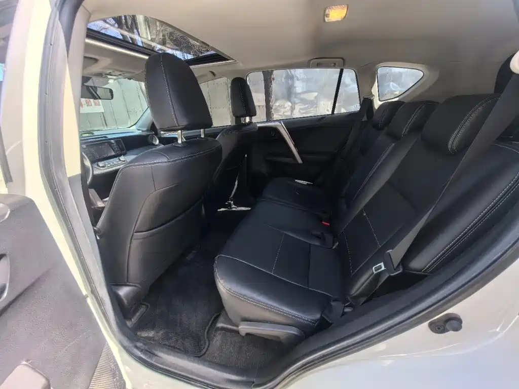 Toyota RAV4 — миниатюра 6