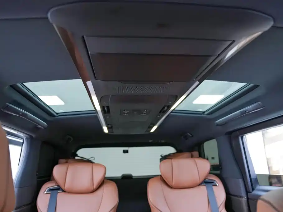 Toyota Alphard — миниатюра 13