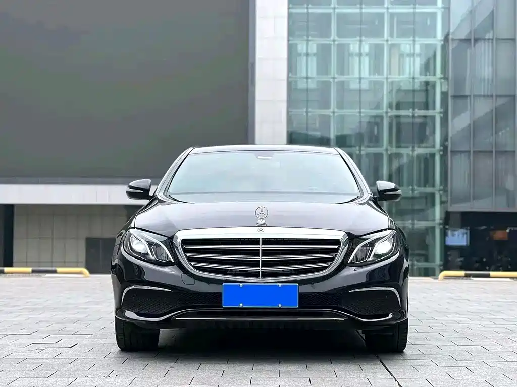 Mercedes-Benz E-Class — миниатюра 2