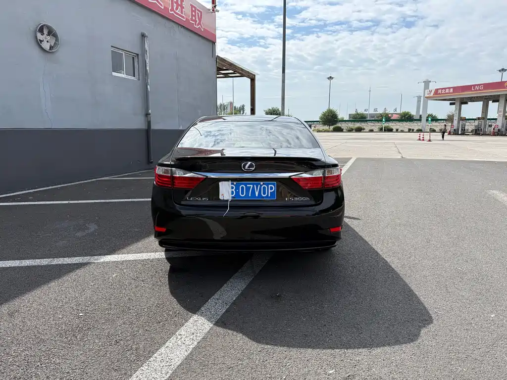 Lexus ES — миниатюра 8
