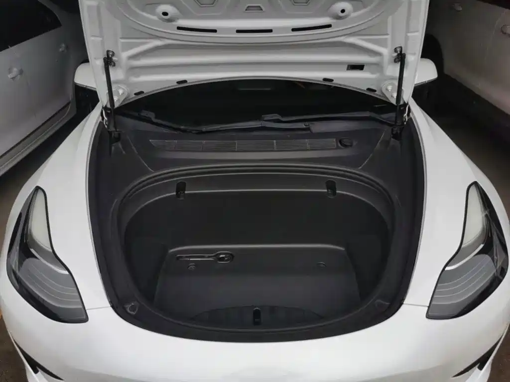 Tesla Model 3 — миниатюра 20