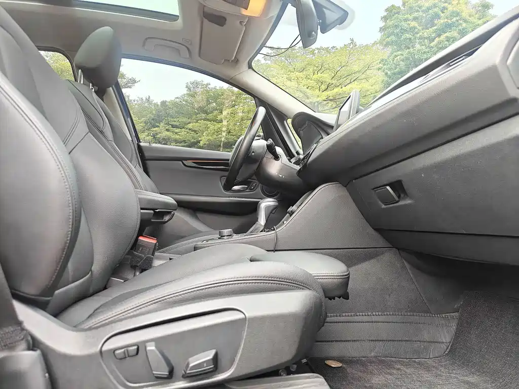 BMW 2 Series Active Tourer — миниатюра 12
