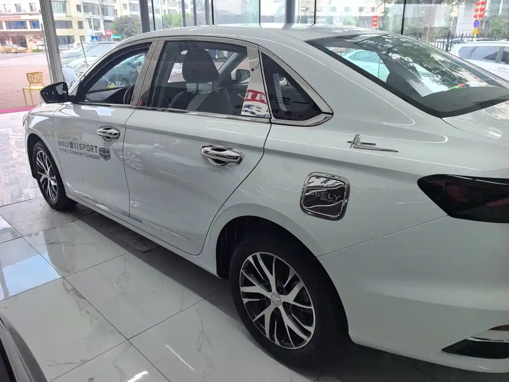 Geely Emgrand — миниатюра 25