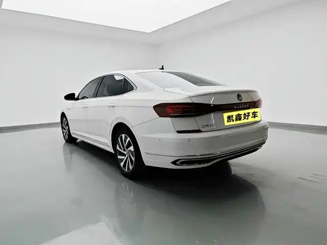 Volkswagen Passat PHEV — миниатюра 6