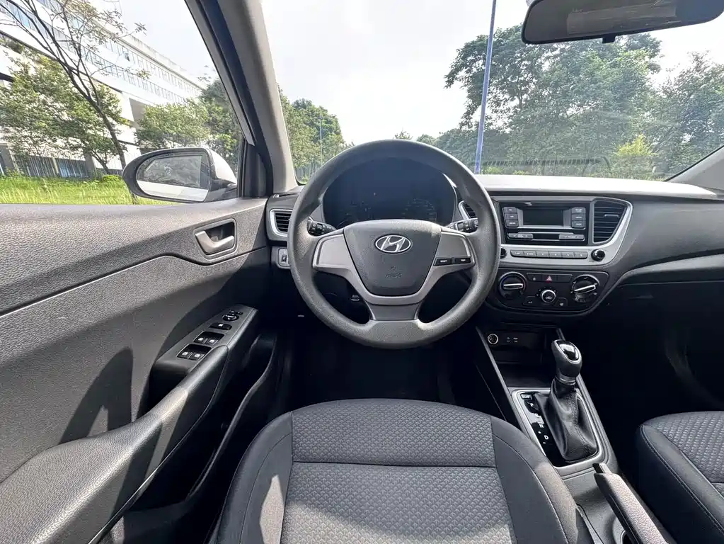 Hyundai Verna RV — миниатюра 10