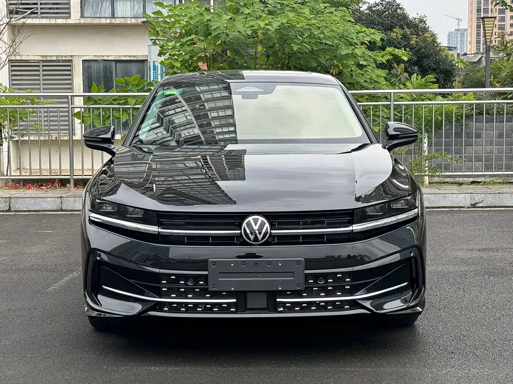 Volkswagen Magotan 2025