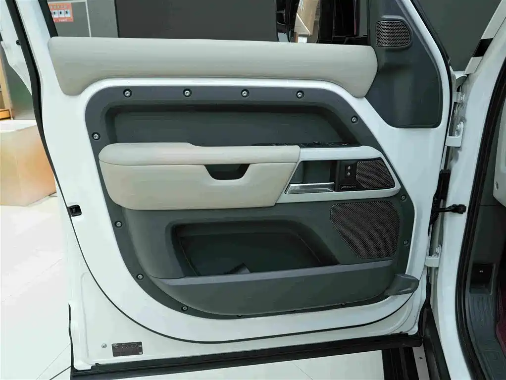 Land Rover Defender — миниатюра 14