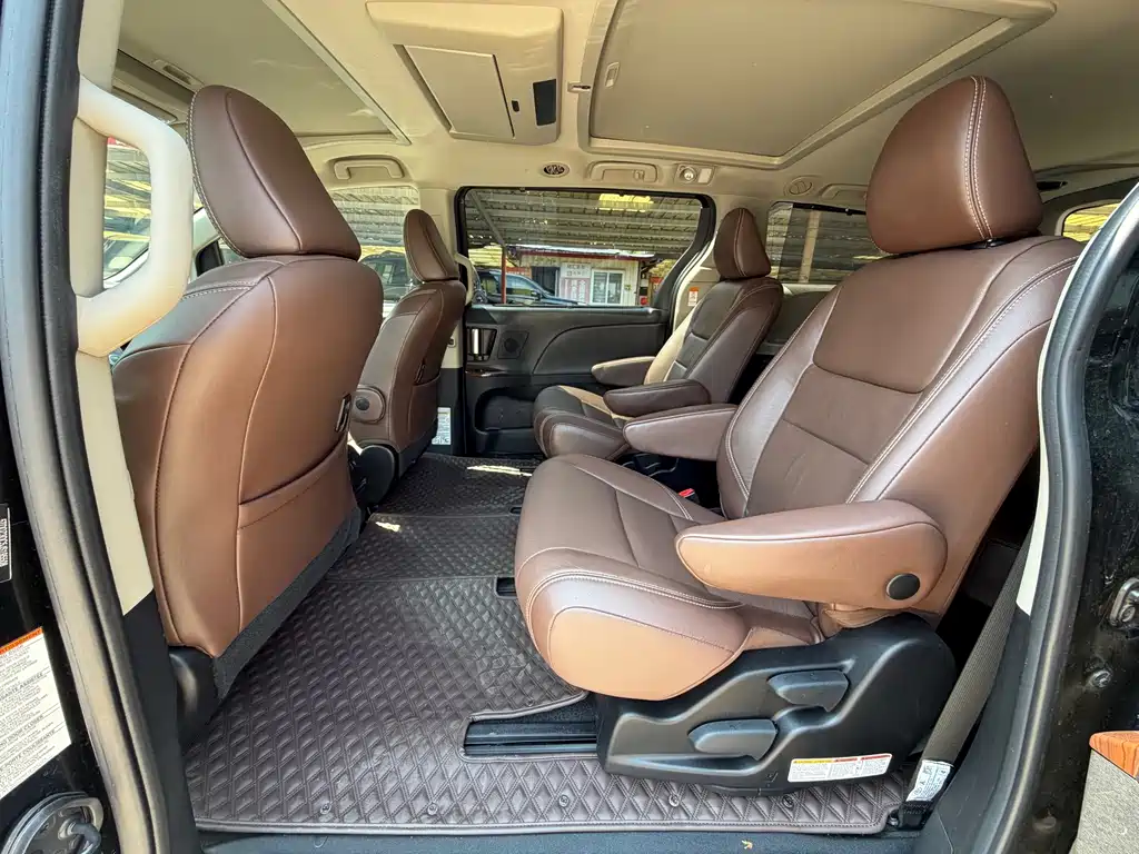 Toyota Sienna — миниатюра 12
