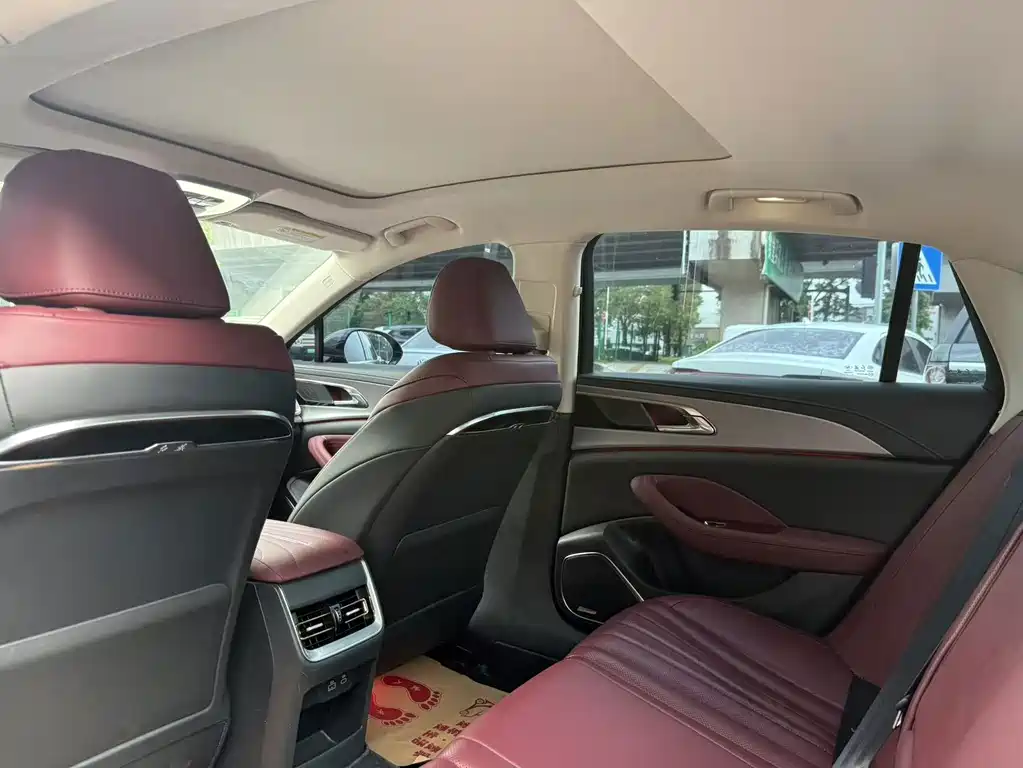 Hongqi Hongqi H5 — миниатюра 11