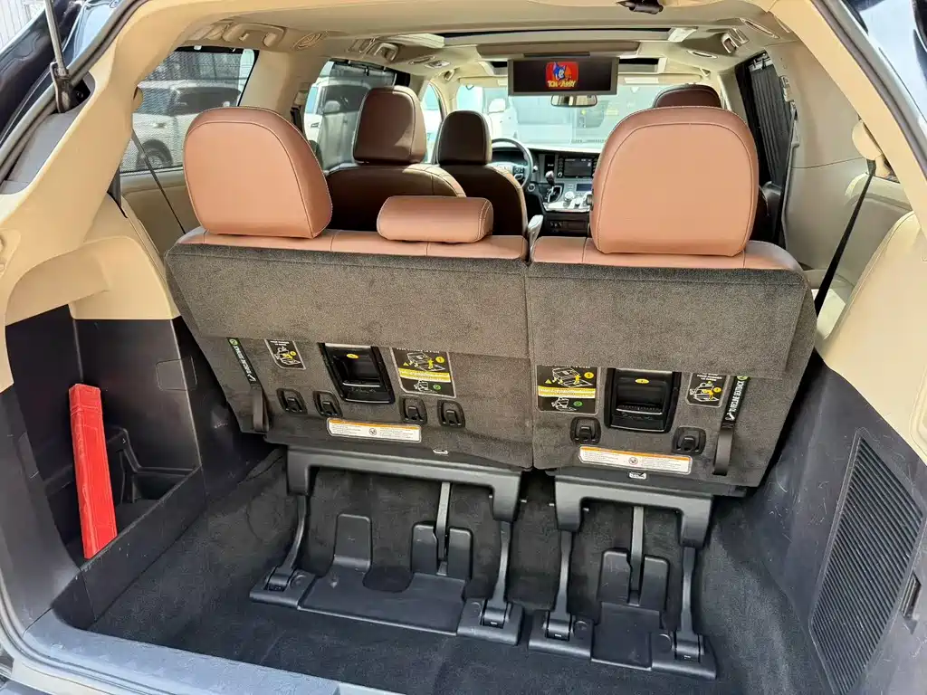 Toyota Sienna — миниатюра 19