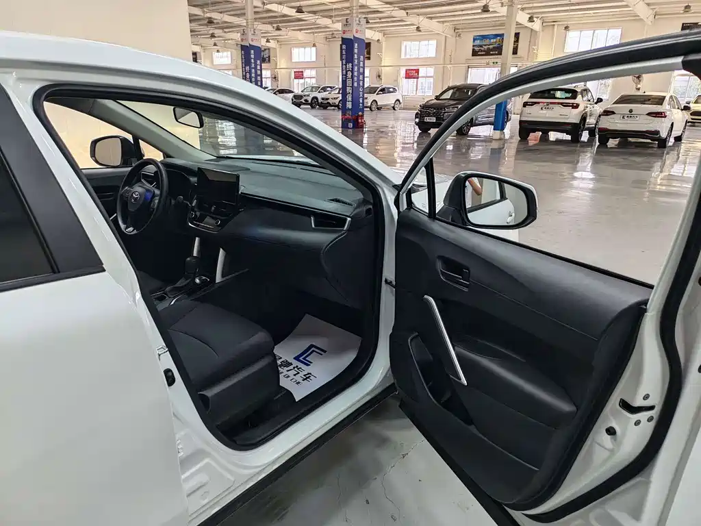 Toyota Corolla Cross — миниатюра 16