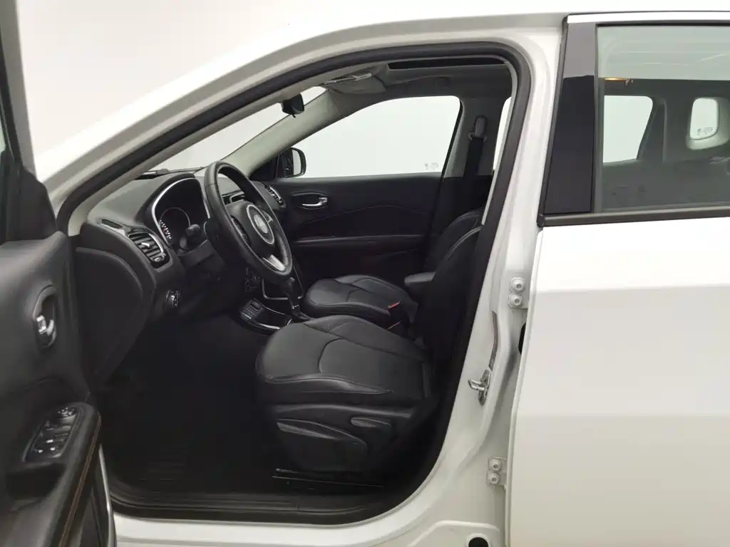 Jeep Compass — миниатюра 10