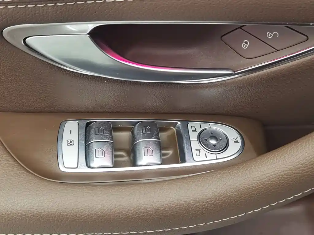Mercedes-Benz E-Class — миниатюра 9