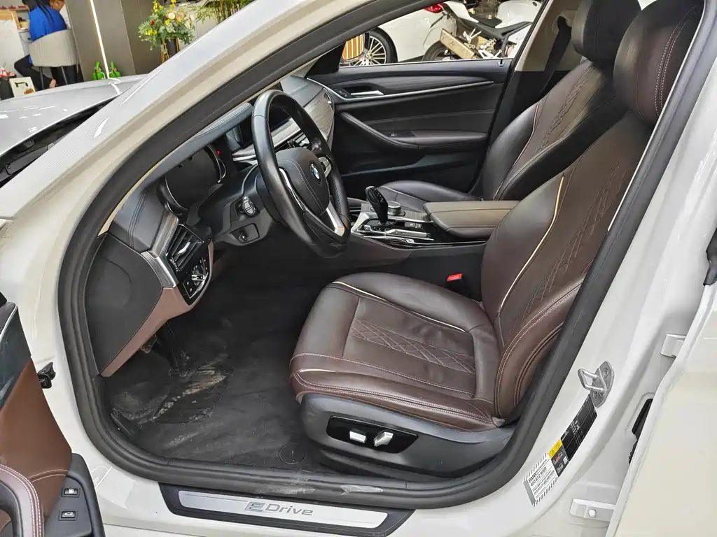BMW 5 Series New Energy — миниатюра 11