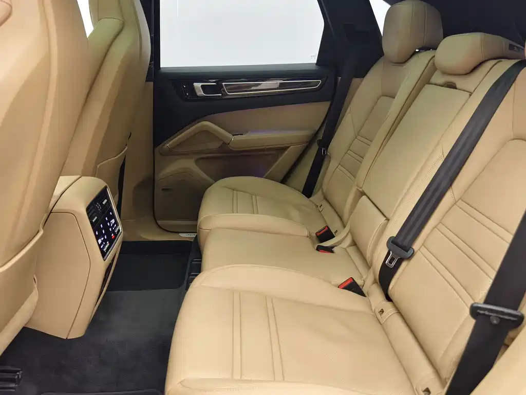 Porsche Cayenne — миниатюра 9