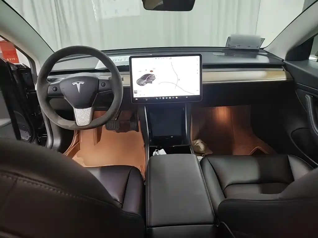 Tesla Model 3 — миниатюра 10