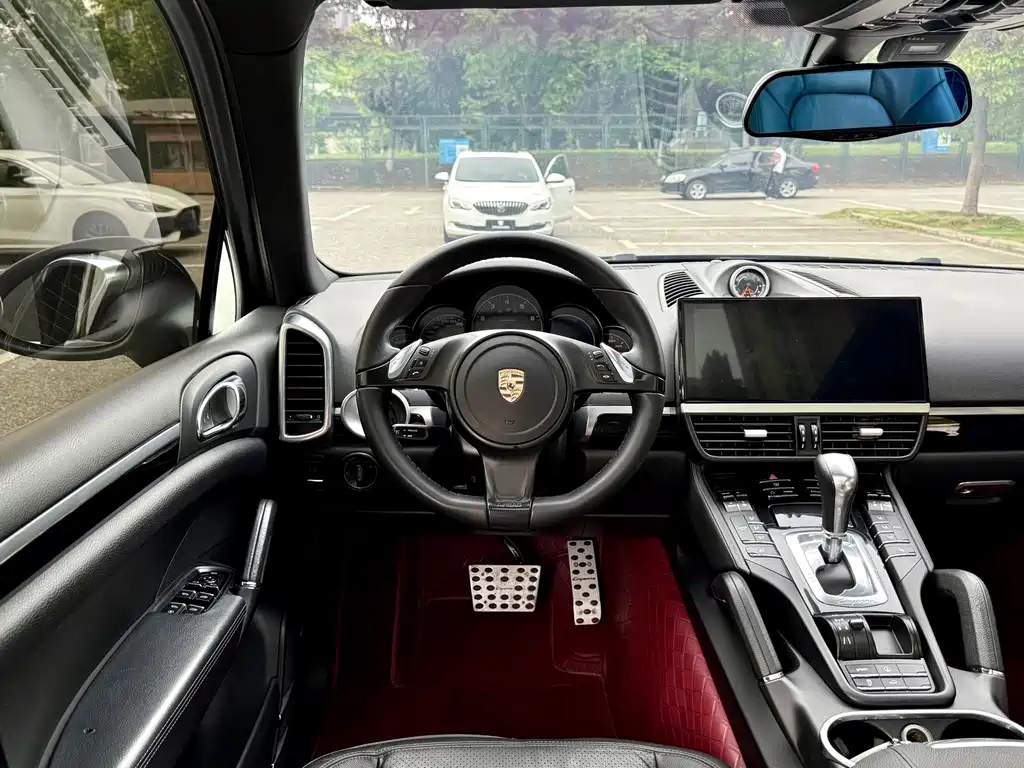 Porsche Cayenne — миниатюра 10