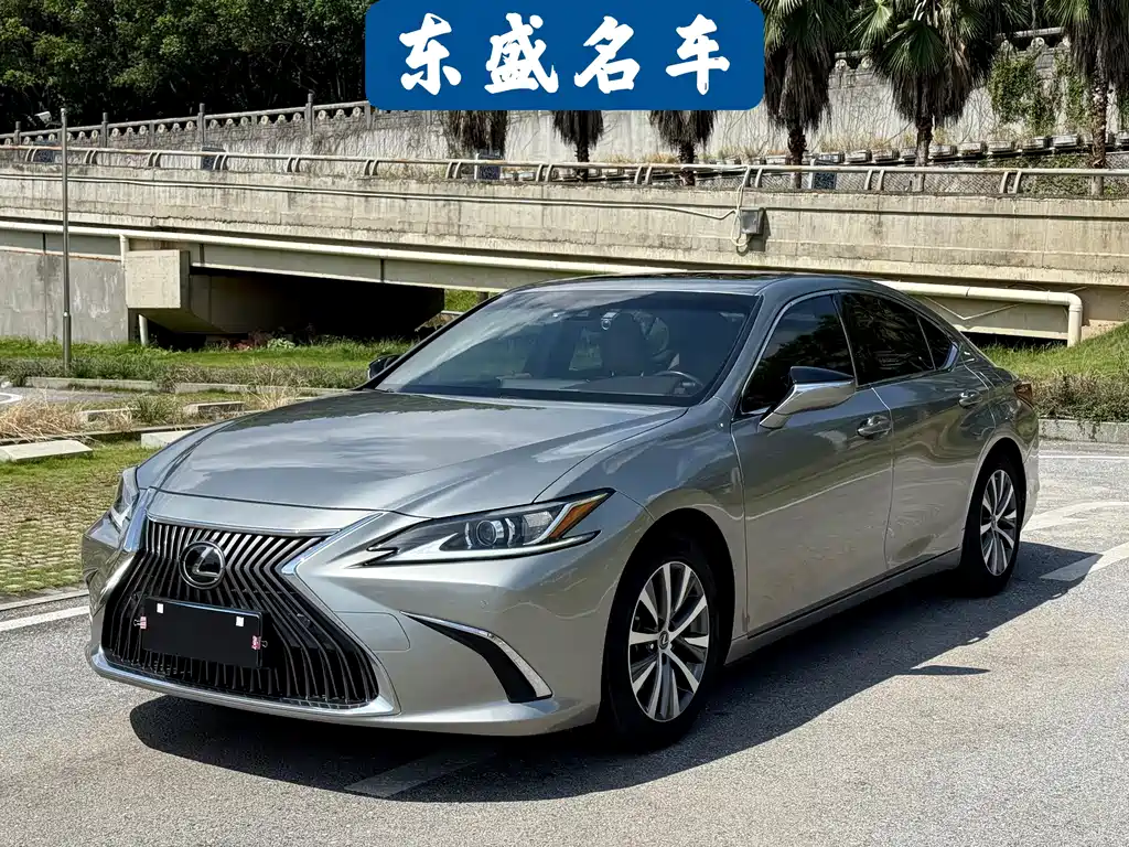 LEXUS  ES