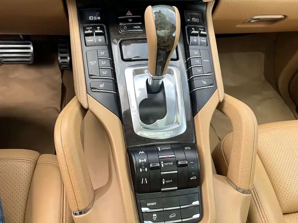 Porsche Cayenne — миниатюра 10