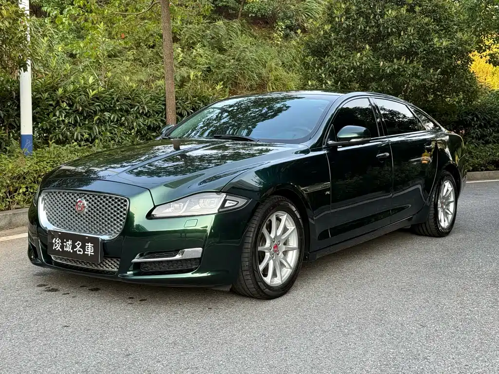 Jaguar XJ