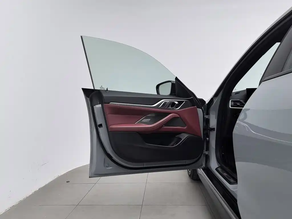BMW i4 — миниатюра 8