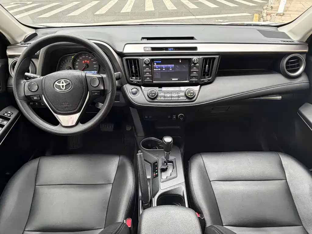 Toyota RAV4 — миниатюра 6