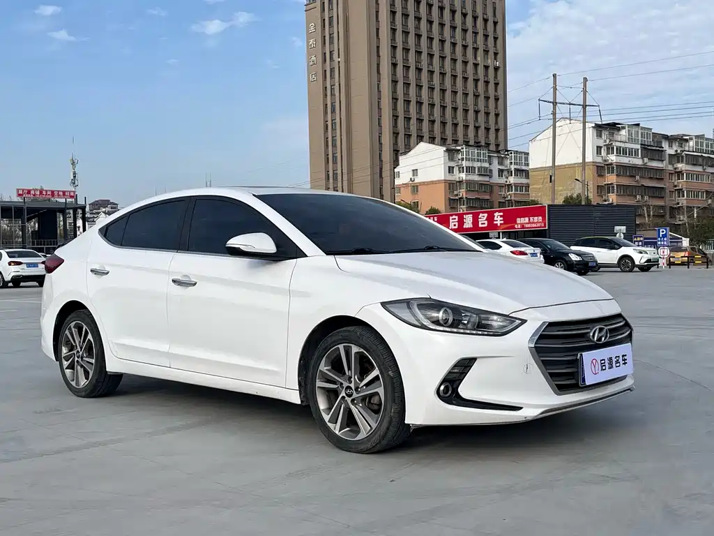 Hyundai Elantra — миниатюра 3