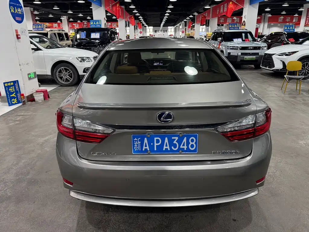 Lexus ES — миниатюра 7