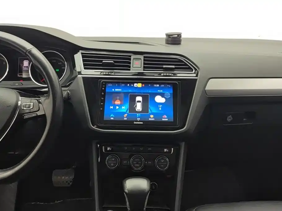 Volkswagen Tiguan L — миниатюра 13