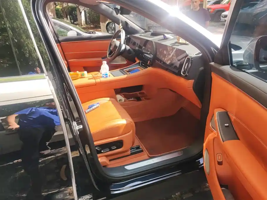 Aito M8 2025 Max+ 53.4kWh 5 мест (192 )