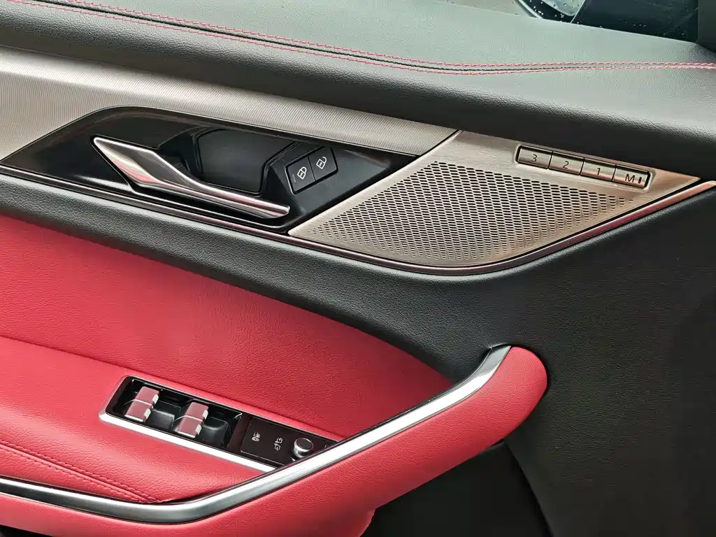 Jaguar F-PACE — миниатюра 11