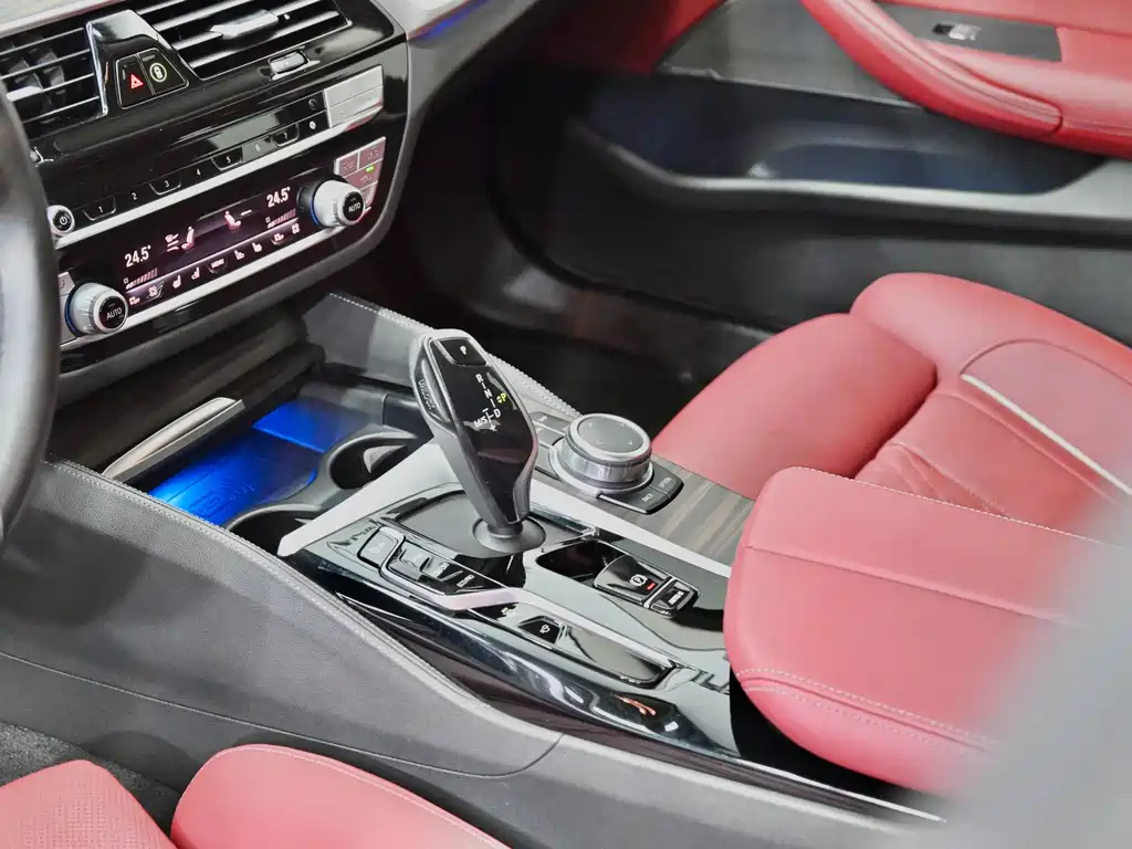 BMW 5 Series — миниатюра 17