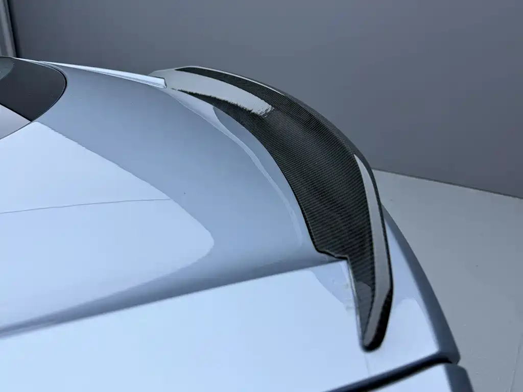 Aston Martin DBS — миниатюра 14