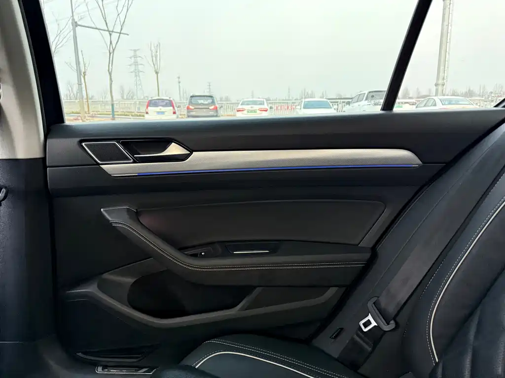 VOLKSWAGEN MAGOTAN GTE PLUG IN HYBRID